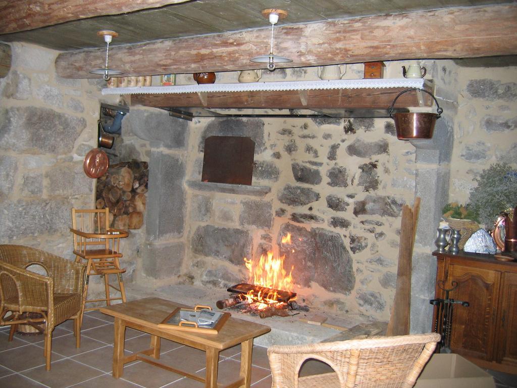 La Ferme Des Genets Medeyrolles Exterior foto