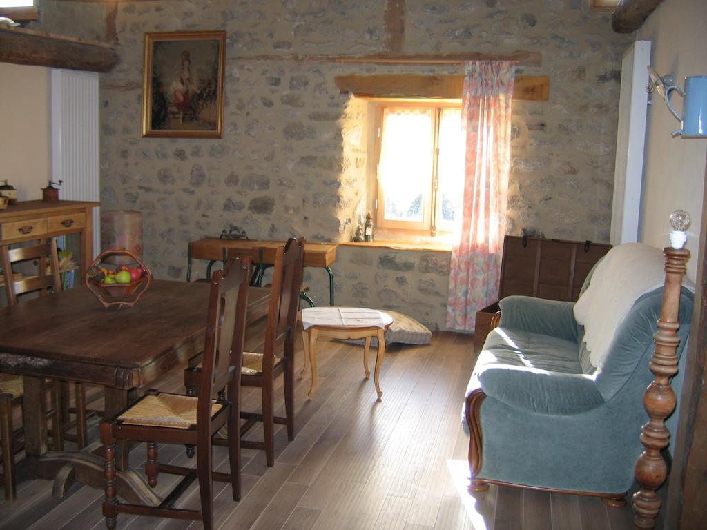 La Ferme Des Genets Medeyrolles Exterior foto