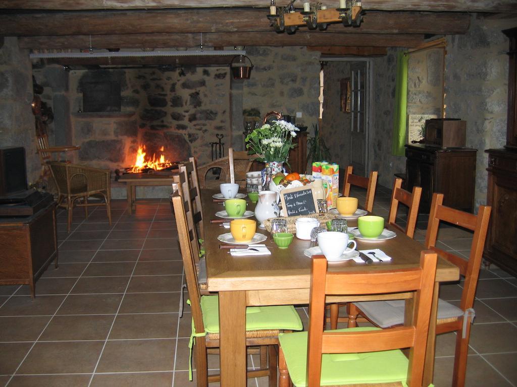 La Ferme Des Genets Medeyrolles Exterior foto